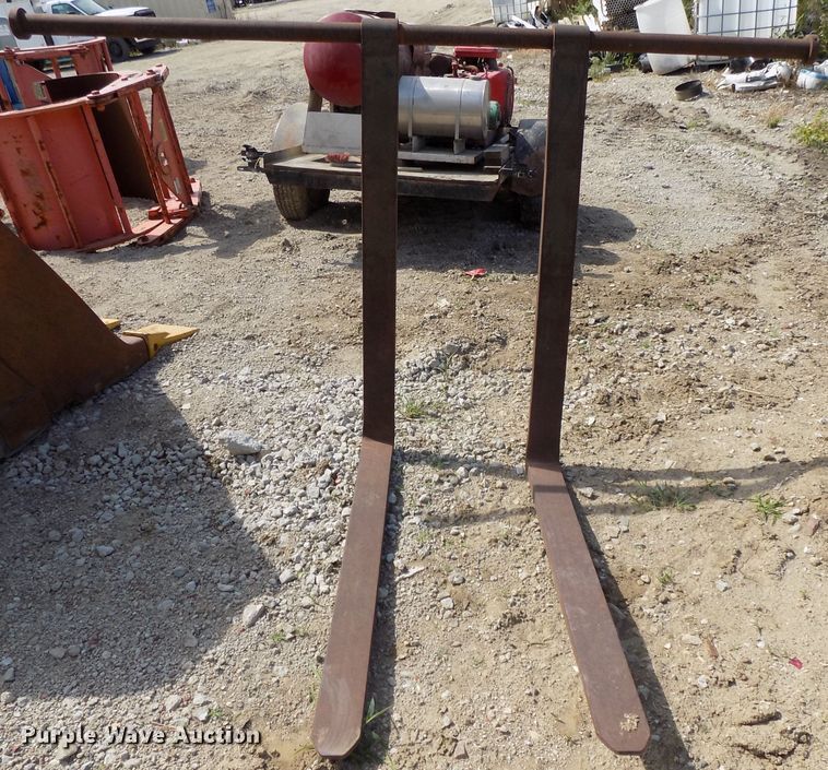 image for item DO9435 (2) sets of pallet forks