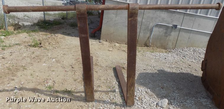 image for item DO9435 (2) sets of pallet forks