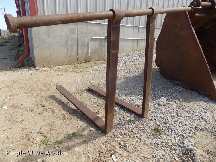 image for item DO9435 (2) sets of pallet forks