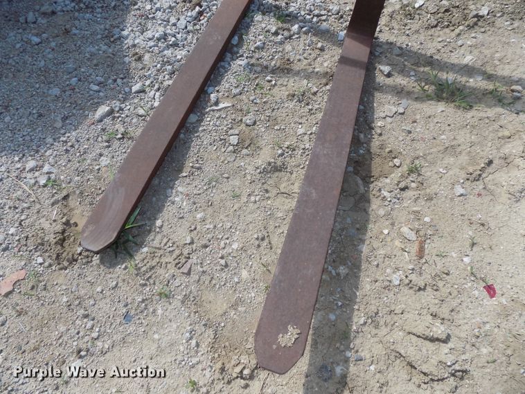 image for item DO9435 (2) sets of pallet forks
