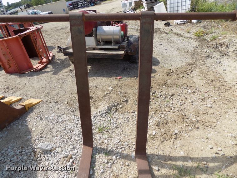 image for item DO9435 (2) sets of pallet forks