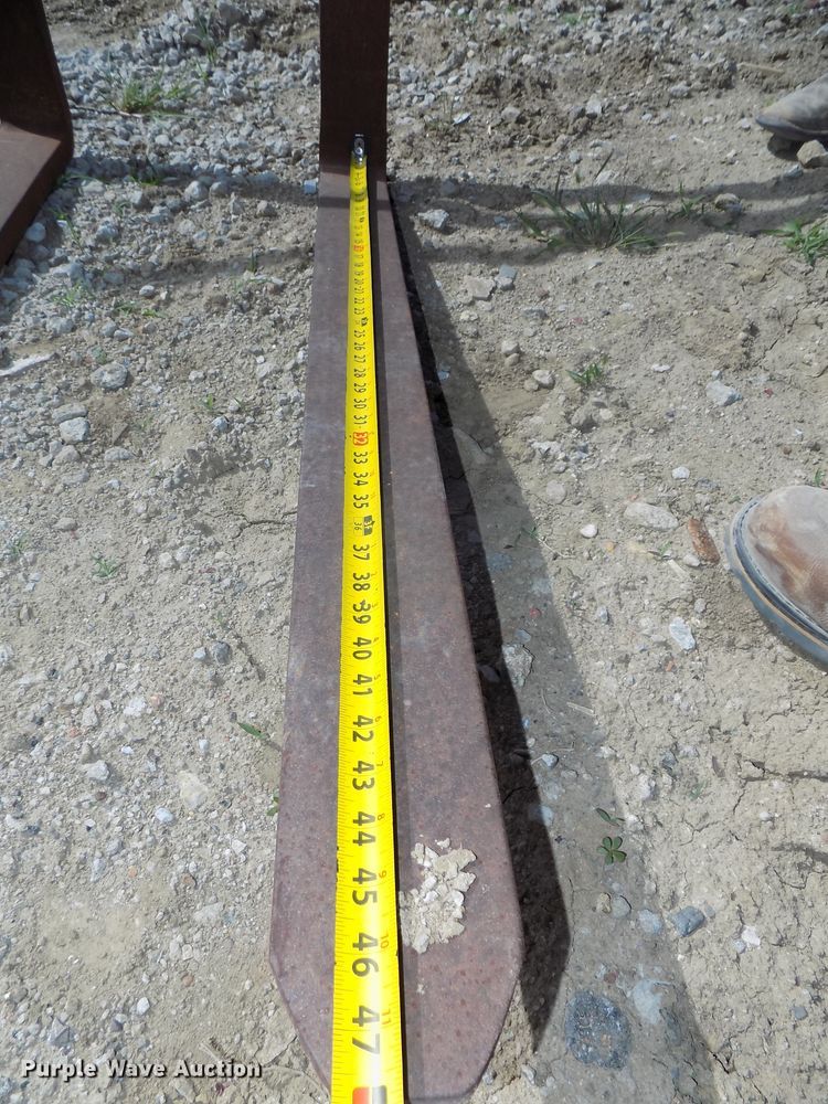 image for item DO9435 (2) sets of pallet forks