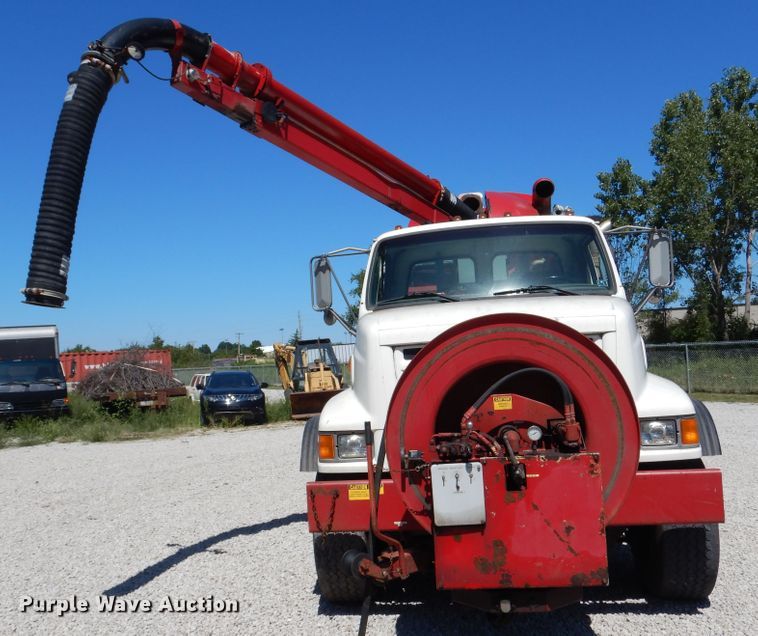 image for item EK9056 1997 Ford L8501 sewer rodder truck