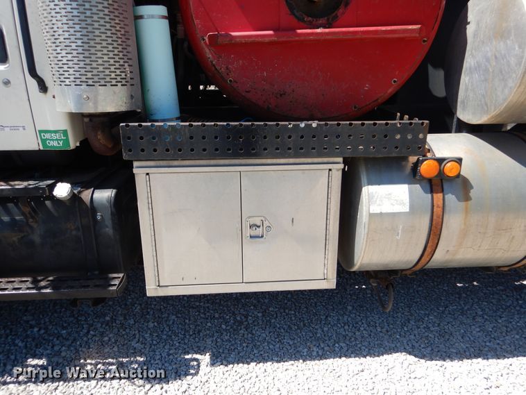 image for item EK9056 1997 Ford L8501 sewer rodder truck