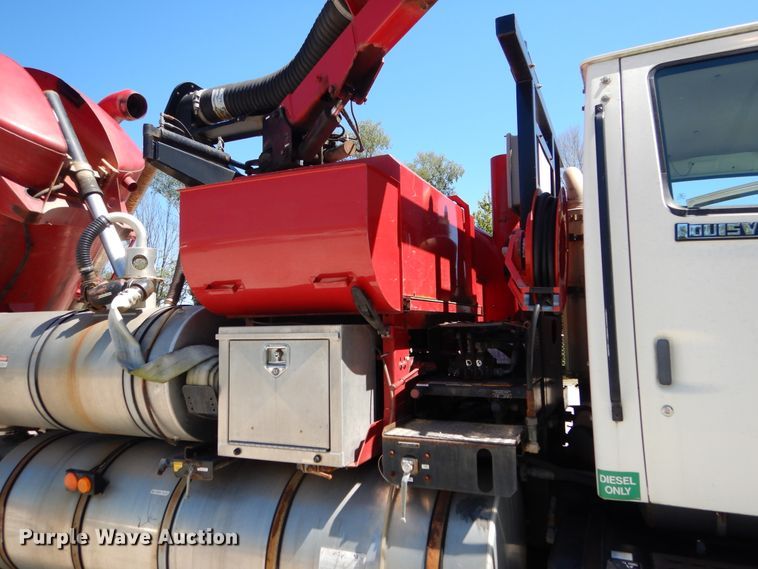 image for item EK9056 1997 Ford L8501 sewer rodder truck