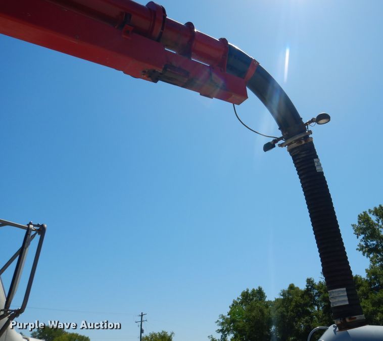 image for item EK9056 1997 Ford L8501 sewer rodder truck