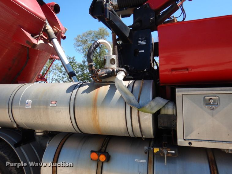 image for item EK9056 1997 Ford L8501 sewer rodder truck