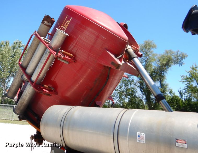 image for item EK9056 1997 Ford L8501 sewer rodder truck