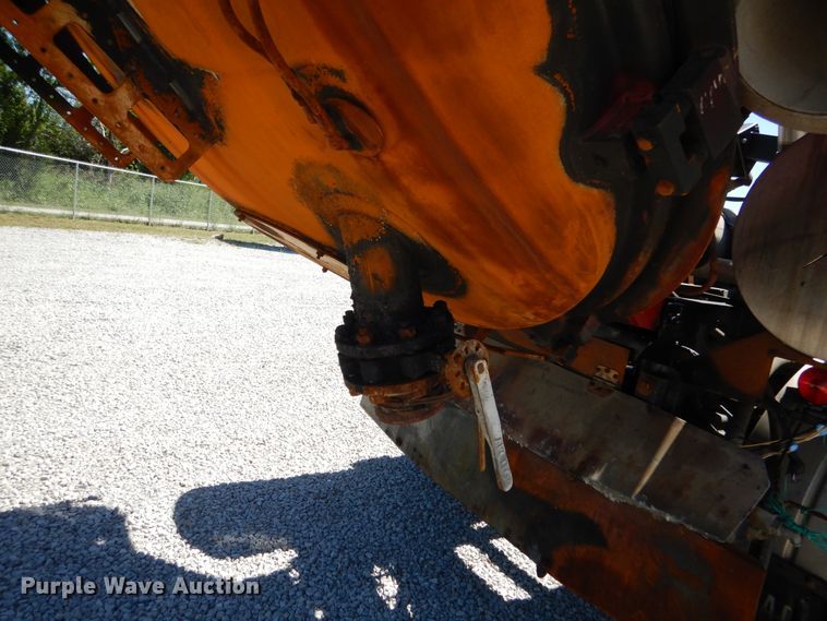 image for item EK9056 1997 Ford L8501 sewer rodder truck