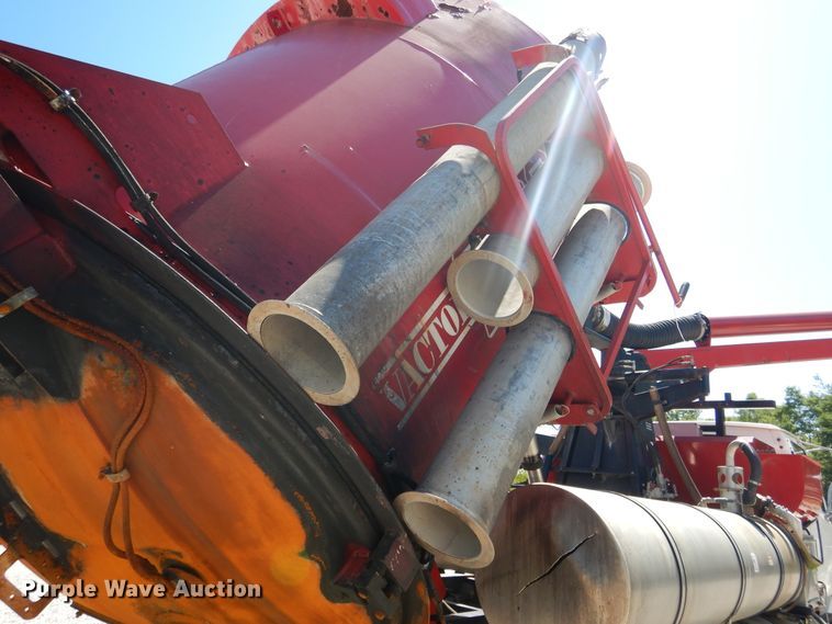 image for item EK9056 1997 Ford L8501 sewer rodder truck