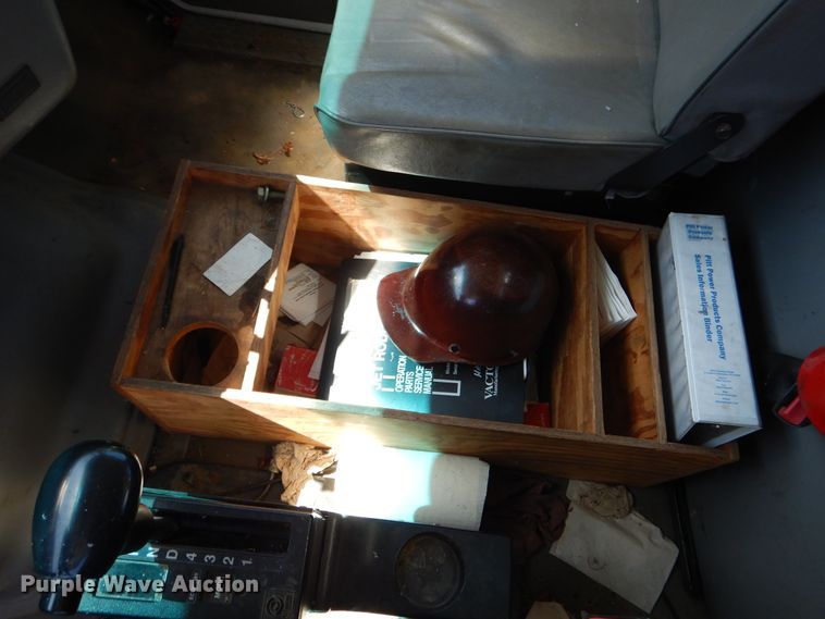 image for item EK9056 1997 Ford L8501 sewer rodder truck