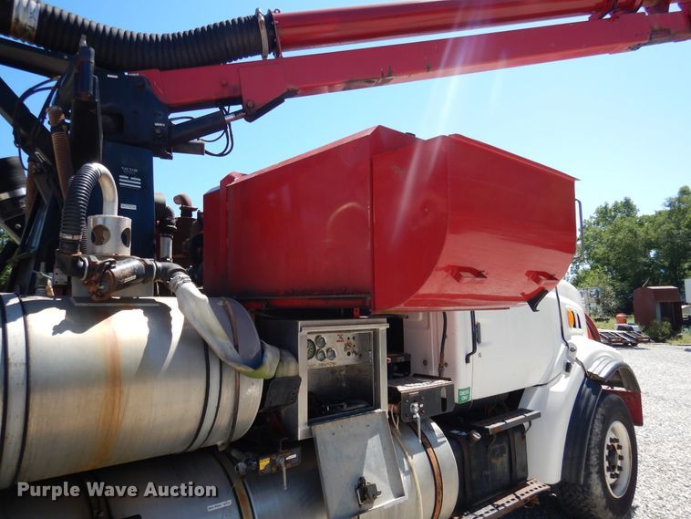 image for item EK9056 1997 Ford L8501 sewer rodder truck