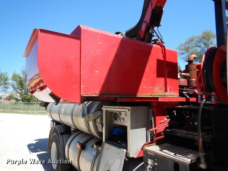 image for item EK9056 1997 Ford L8501 sewer rodder truck