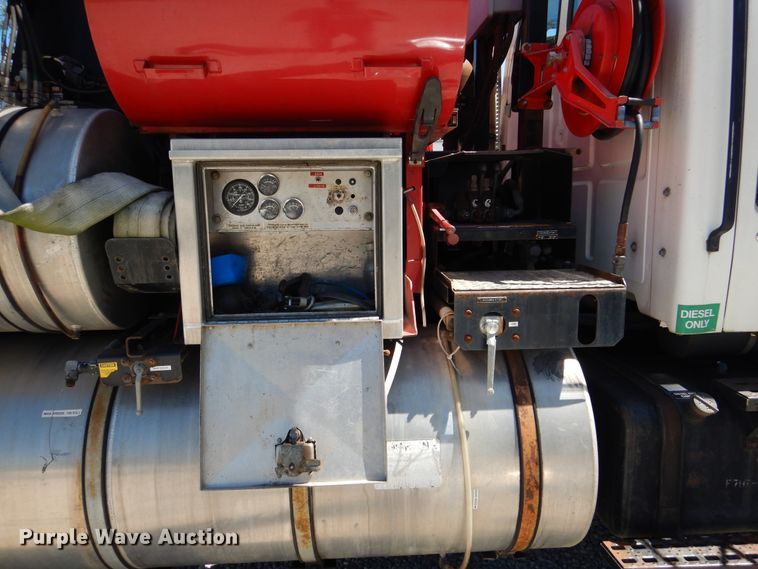 image for item EK9056 1997 Ford L8501 sewer rodder truck