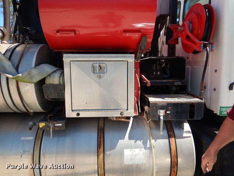 image for item EK9056 1997 Ford L8501 sewer rodder truck