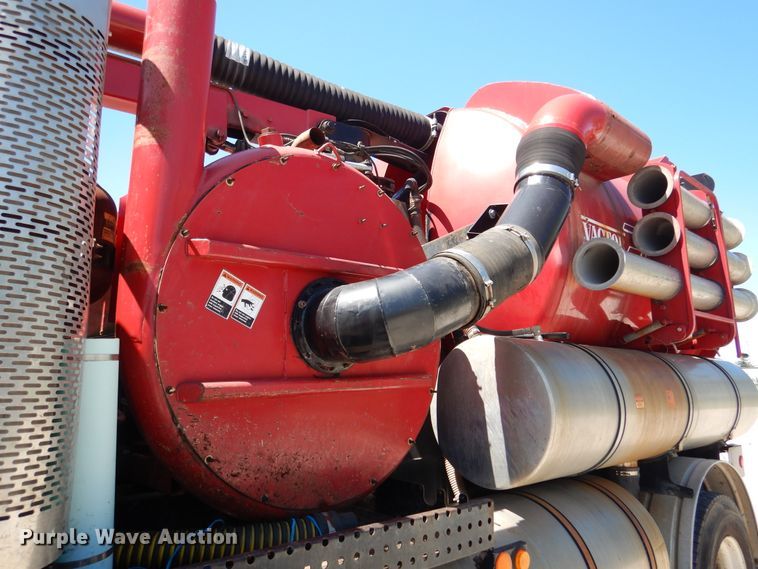 image for item EK9056 1997 Ford L8501 sewer rodder truck