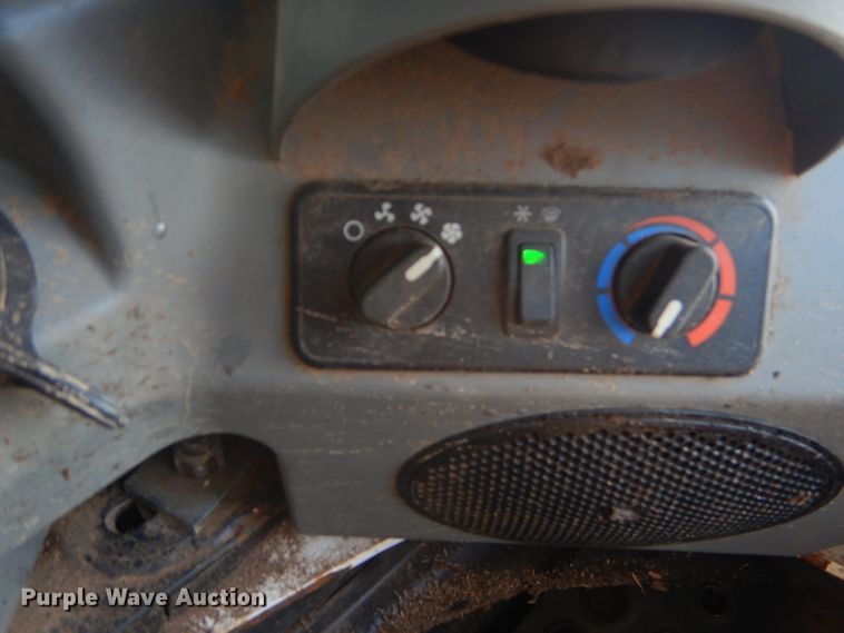 image for item FC9928 2015 Bobcat T870 skid steer