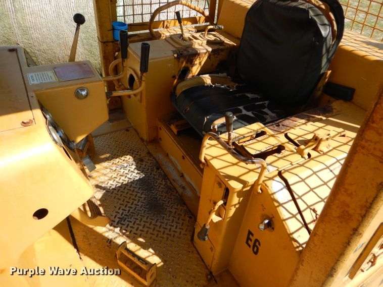 image for item FG9769 1983 Caterpillar D6D dozer