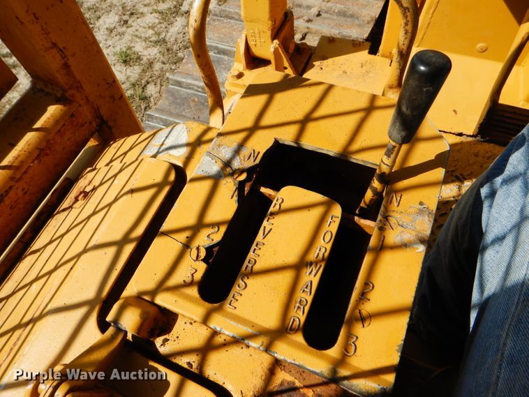 image for item FG9769 1983 Caterpillar D6D dozer