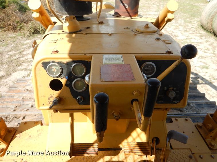 image for item FG9769 1983 Caterpillar D6D dozer