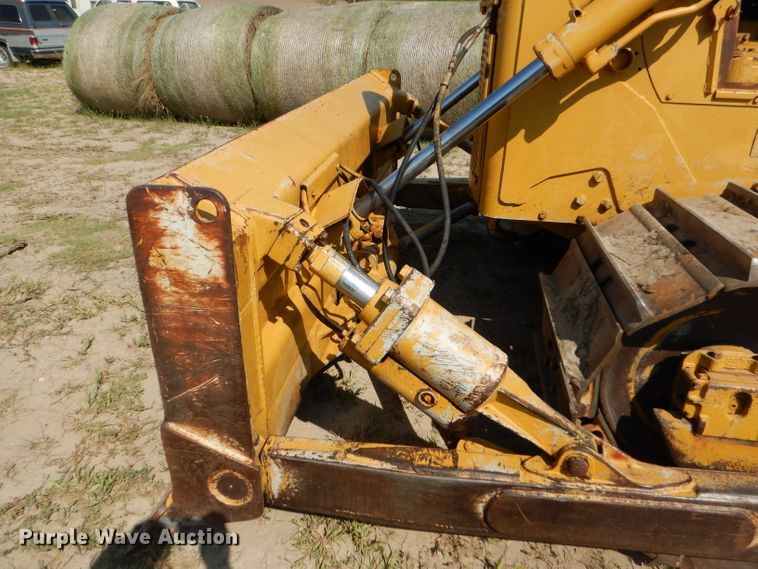 image for item FG9769 1983 Caterpillar D6D dozer