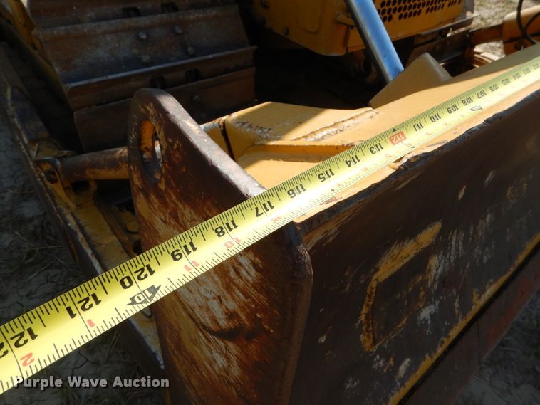 image for item FG9769 1983 Caterpillar D6D dozer