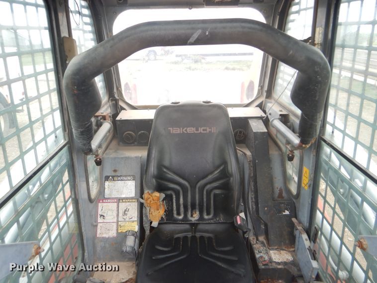 image for item FG9779 2004 Takeuchi TL150 skid steer
