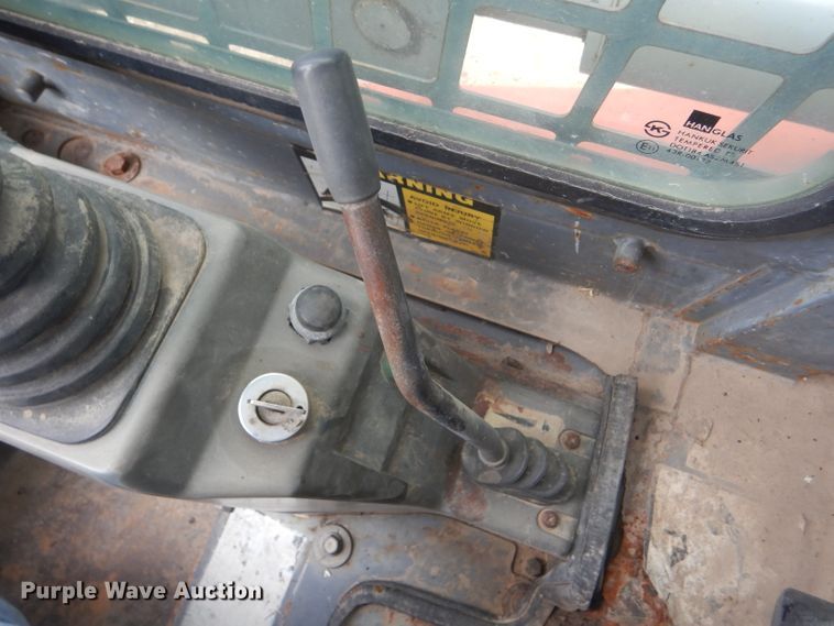 image for item FG9779 2004 Takeuchi TL150 skid steer