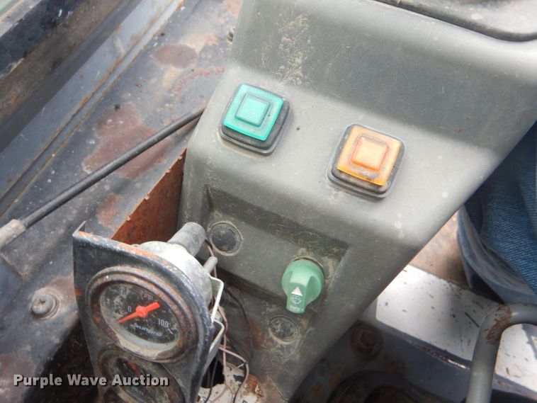 image for item FG9779 2004 Takeuchi TL150 skid steer