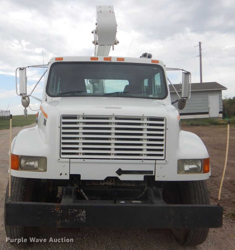 image for item FG9781 1999 International 4800 Crew Cab bucket truck