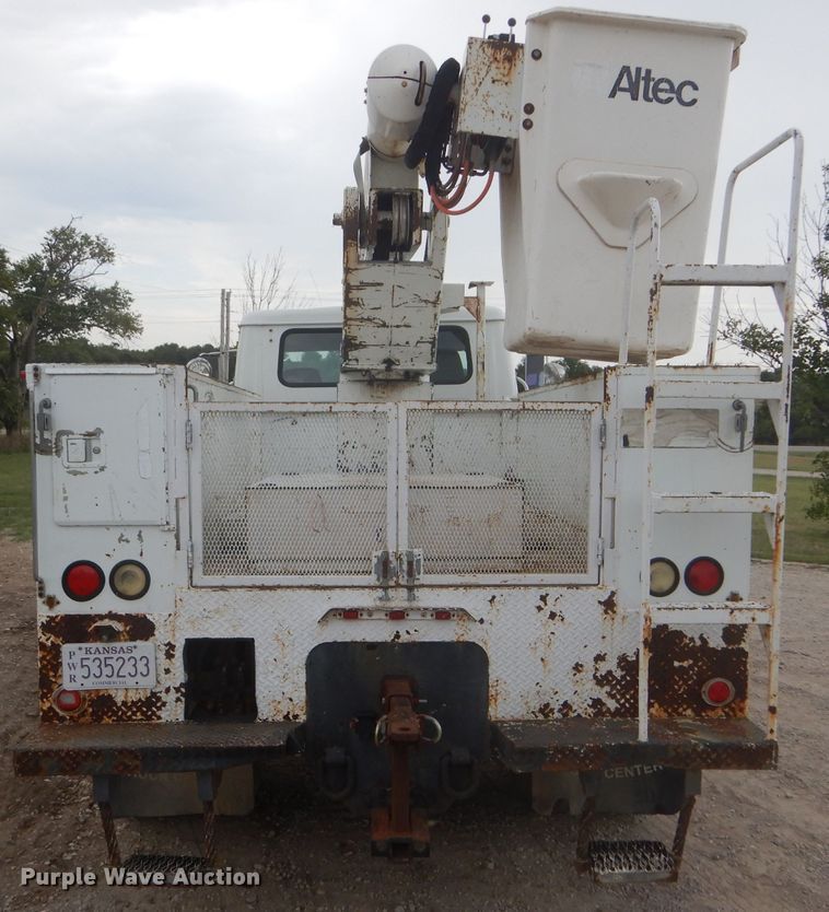 image for item FG9781 1999 International 4800 Crew Cab bucket truck