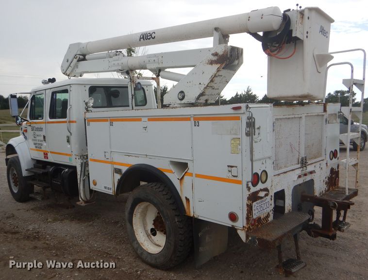 image for item FG9781 1999 International 4800 Crew Cab bucket truck