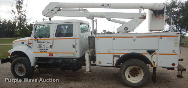 image for item FG9781 1999 International 4800 Crew Cab bucket truck