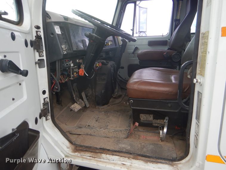 image for item FG9781 1999 International 4800 Crew Cab bucket truck