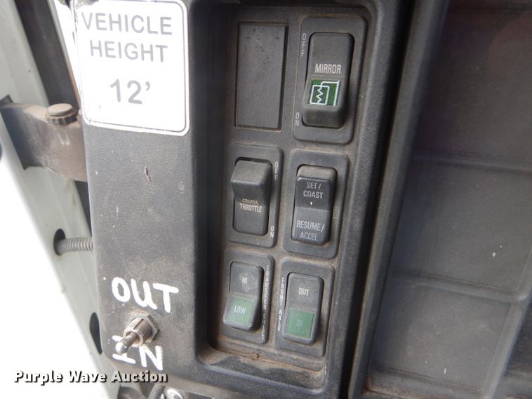 image for item FG9781 1999 International 4800 Crew Cab bucket truck