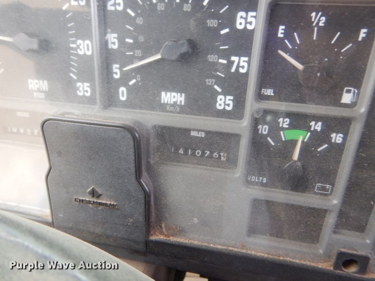 image for item FG9781 1999 International 4800 Crew Cab bucket truck