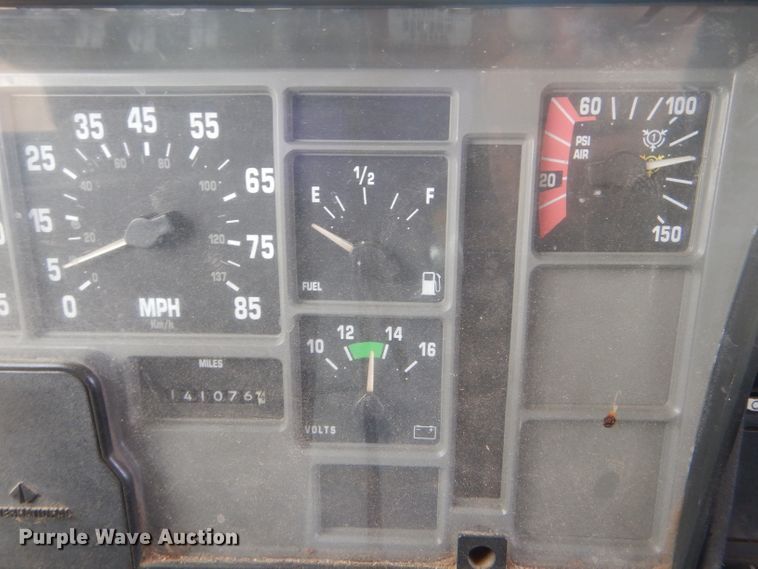 image for item FG9781 1999 International 4800 Crew Cab bucket truck