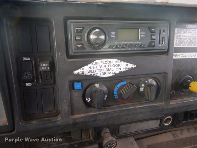 image for item FG9781 1999 International 4800 Crew Cab bucket truck