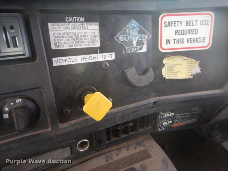 image for item FG9781 1999 International 4800 Crew Cab bucket truck