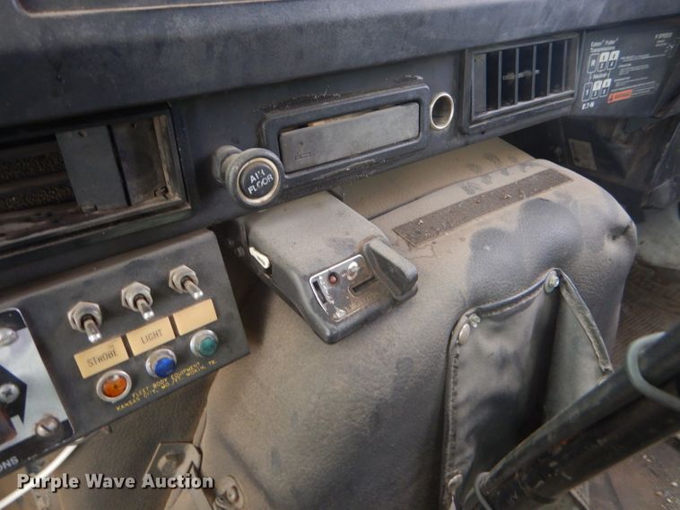 image for item FG9781 1999 International 4800 Crew Cab bucket truck