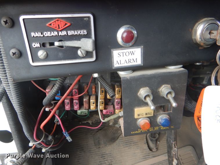 image for item FG9781 1999 International 4800 Crew Cab bucket truck