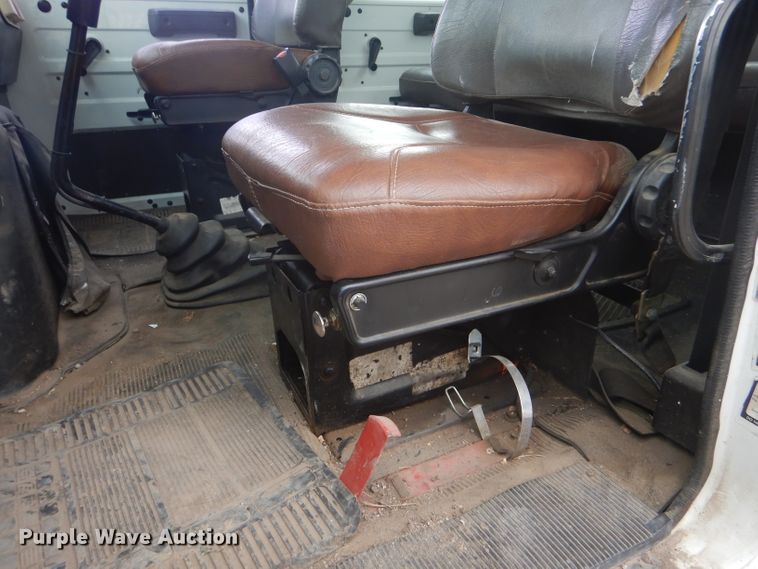 image for item FG9781 1999 International 4800 Crew Cab bucket truck