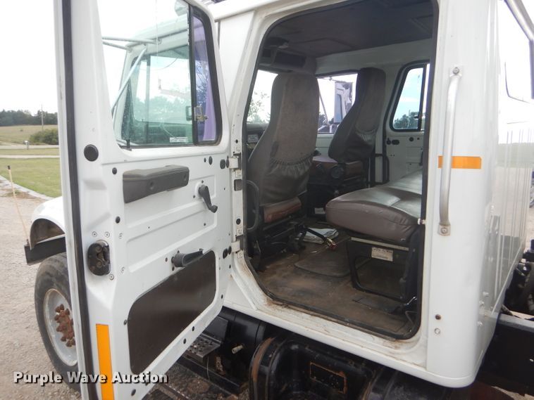image for item FG9781 1999 International 4800 Crew Cab bucket truck
