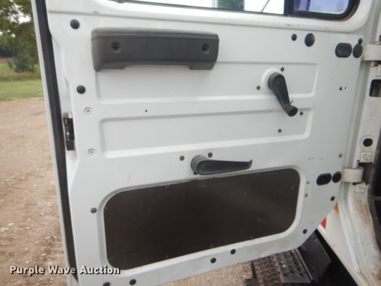 image for item FG9781 1999 International 4800 Crew Cab bucket truck