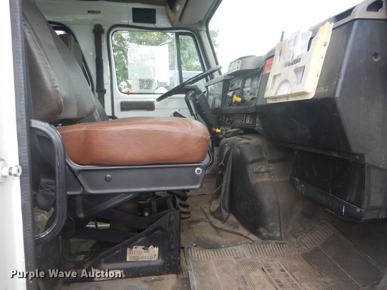 image for item FG9781 1999 International 4800 Crew Cab bucket truck