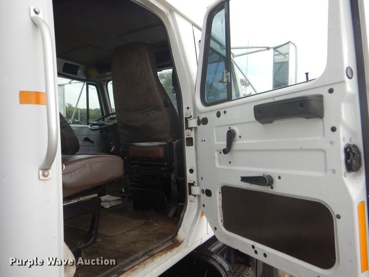 image for item FG9781 1999 International 4800 Crew Cab bucket truck