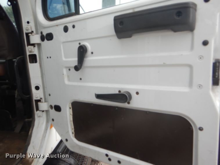 image for item FG9781 1999 International 4800 Crew Cab bucket truck