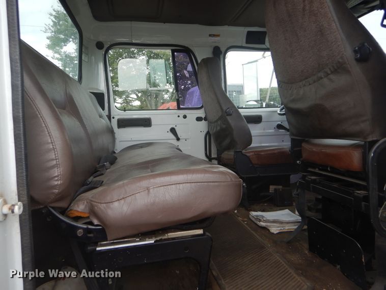 image for item FG9781 1999 International 4800 Crew Cab bucket truck