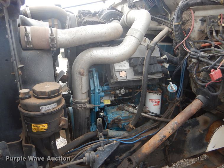 image for item FG9781 1999 International 4800 Crew Cab bucket truck