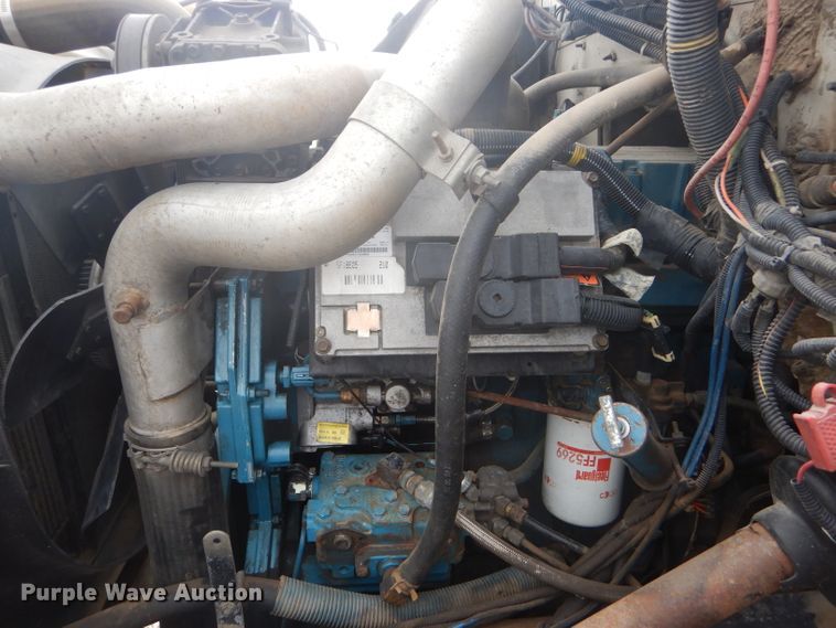 image for item FG9781 1999 International 4800 Crew Cab bucket truck